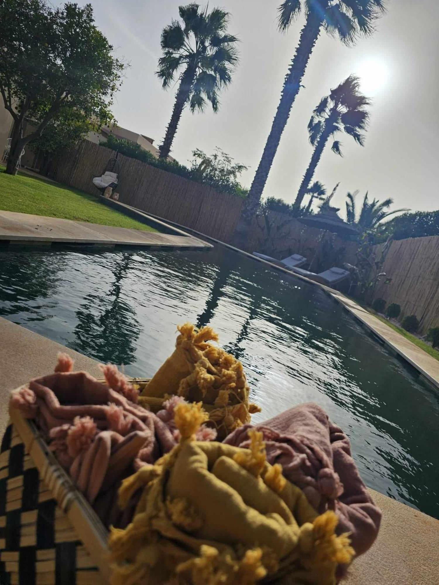Naya Et Sa Piscine Chauffee Sans Vis-a-vis *