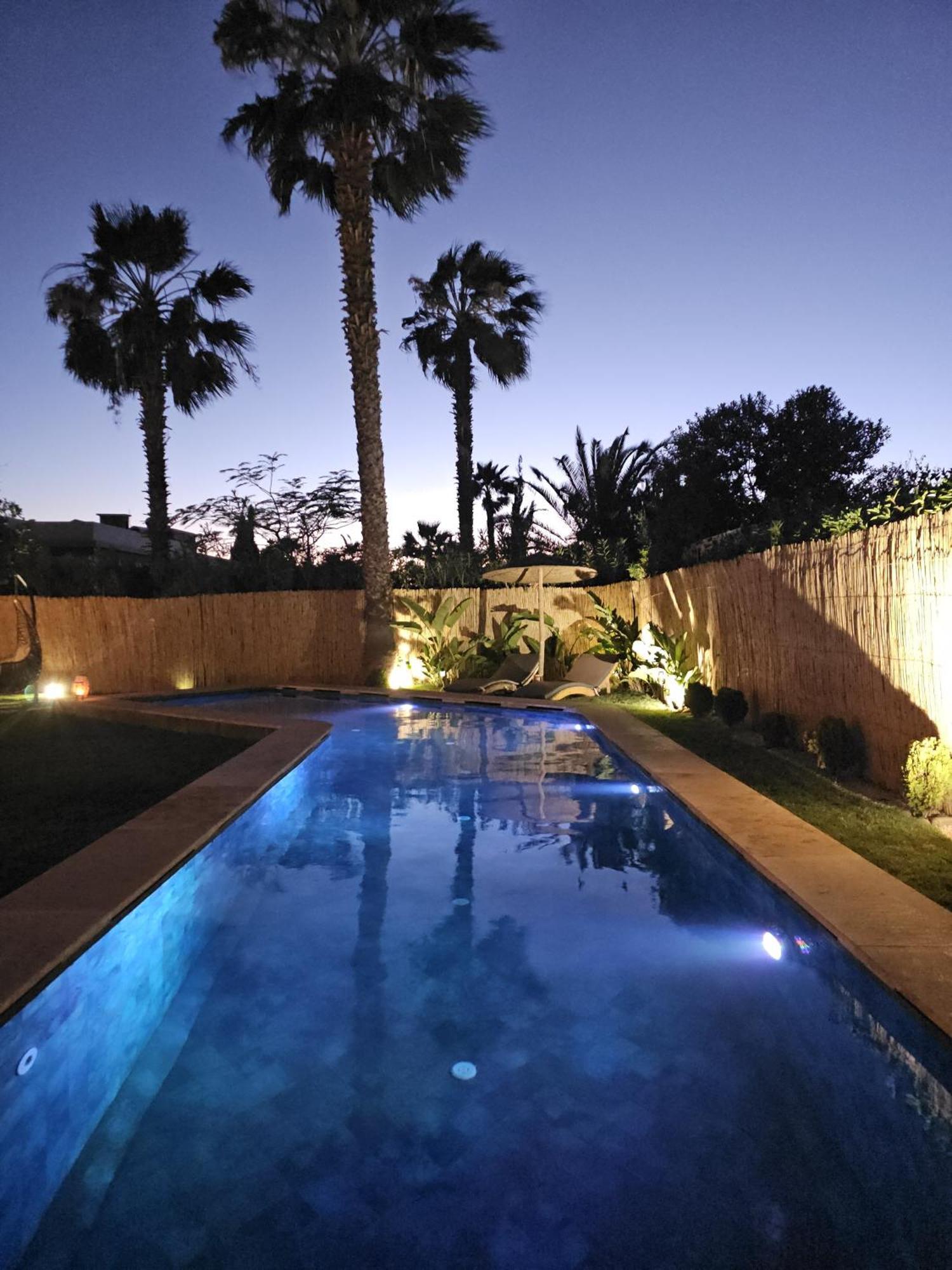 Naya Et Sa Piscine Chauffee Sans Vis-a-vis Agadir